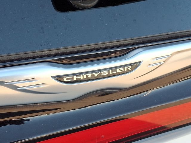 Used 2023 Chrysler Pacifica Limited FWD image 28
