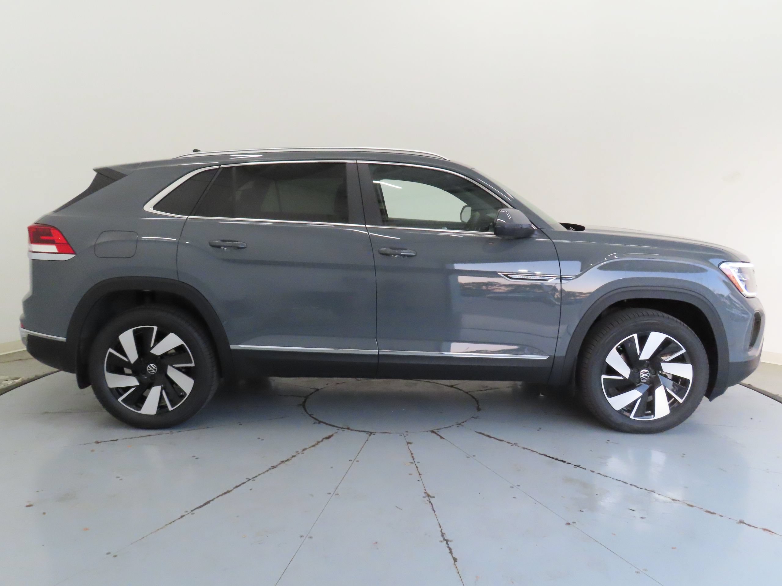New 2026 Volkswagen Atlas Cross Sport SEL AWD/4WD image 2
