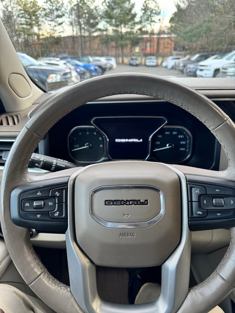 Used 2021 GMC Yukon Denali w/ Denali Premium Package image 14