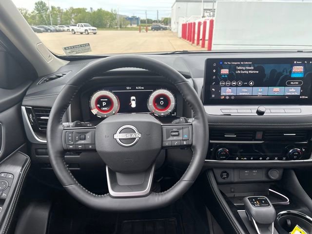 Used 2025 Nissan Rogue Platinum AWD/4WD image 12