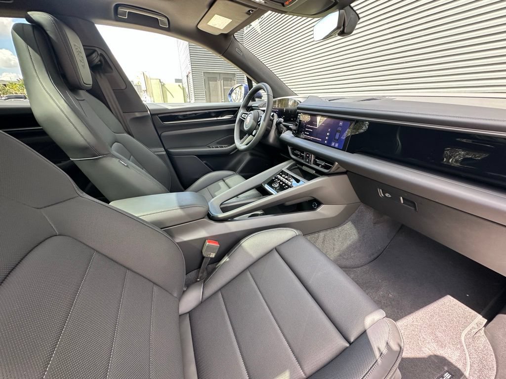 Used 2026 Porsche Macan Electric RWD image 40