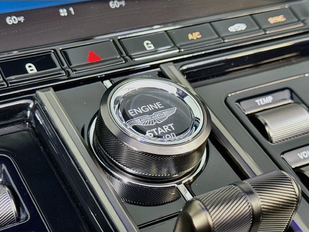 Used 2026 Aston Martin V8 Vantage Convertible RWD image 21