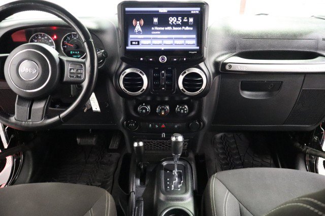 Used 2017 Jeep Wrangler Unlimited Sahara w/ Connectivity Group AWD/4WD image 7