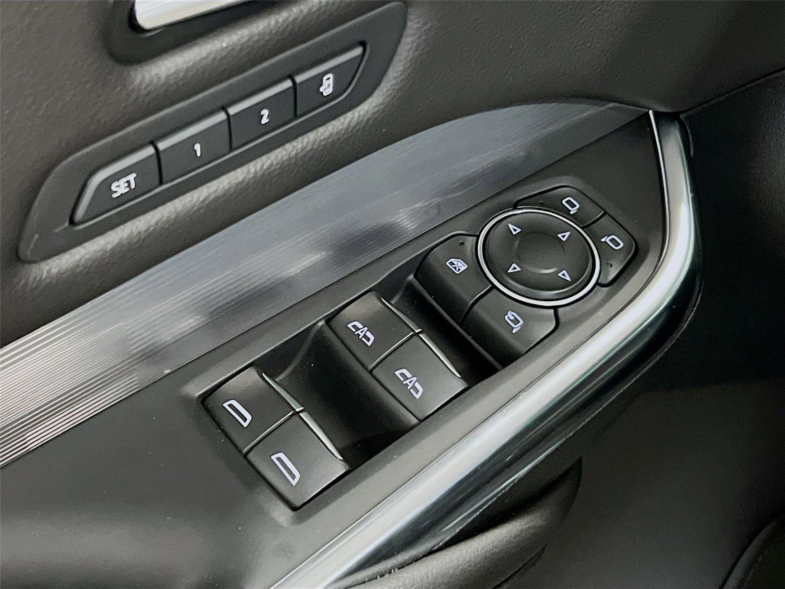 Used 2025 Cadillac XT4 Premium Luxury image 18