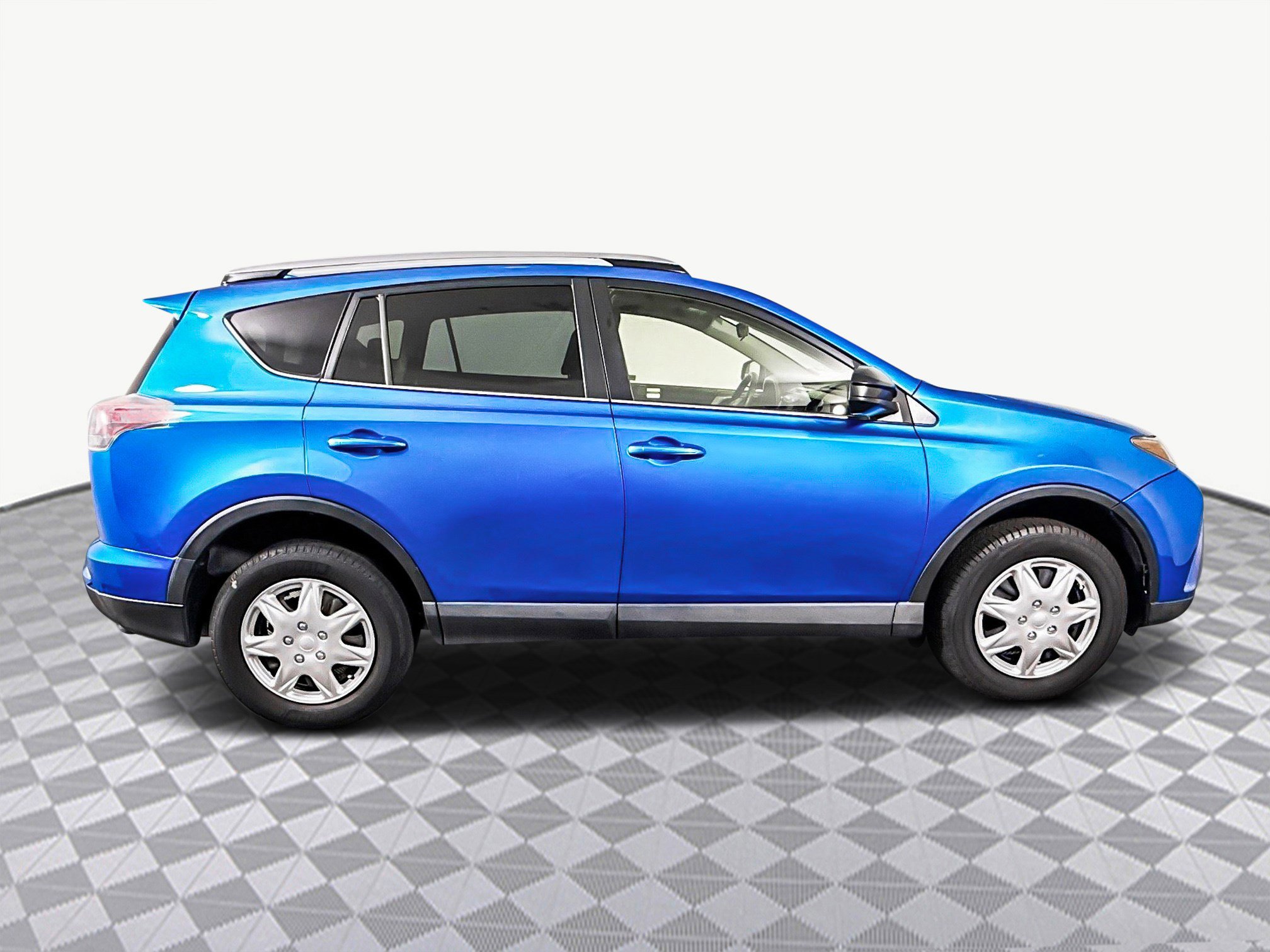 Used 2018 Toyota RAV4 LE image 11