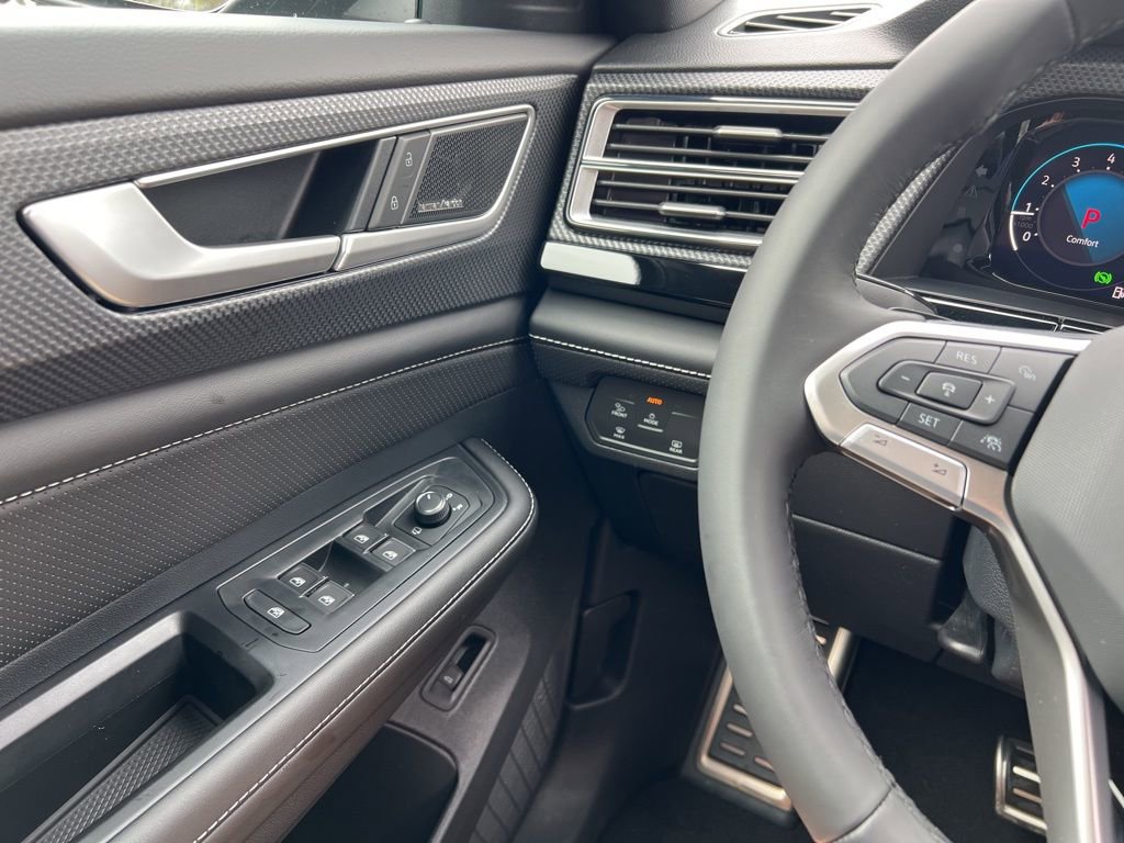 New 2026 Volkswagen Atlas Cross Sport SEL Premium R-Line image 18