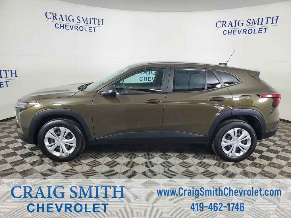 Used 2024 Chevrolet Trax LS FWD image 2