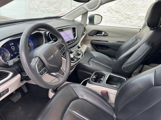Certified 2023 Chrysler Pacifica Touring-L image 13