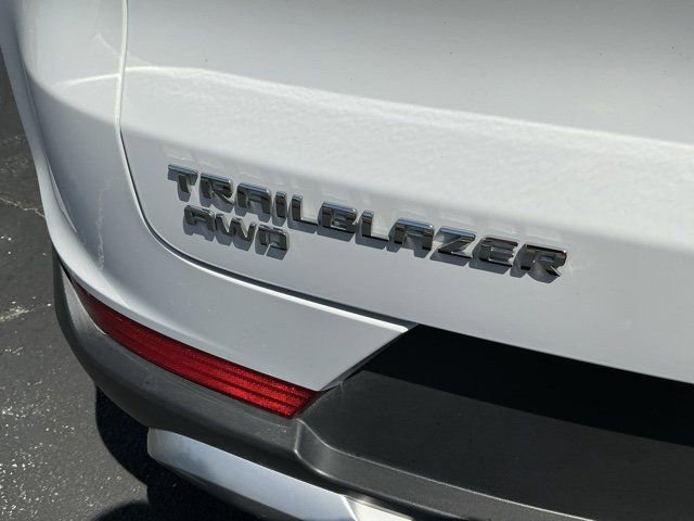 Used 2025 Chevrolet TrailBlazer LT AWD/4WD image 6
