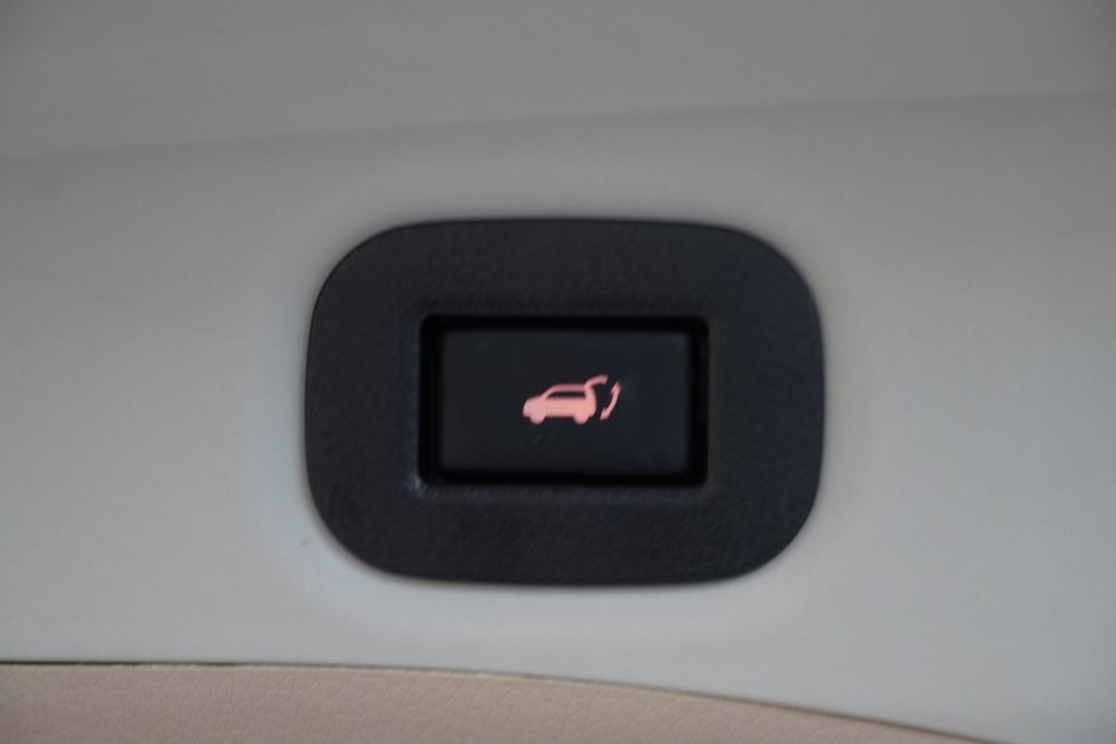 Used 2017 Nissan Rogue SV image 11