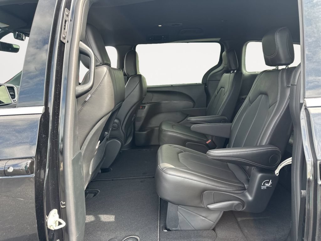 New 2026 Chrysler Voyager LX FWD image 21
