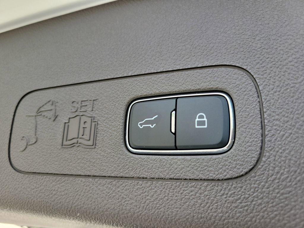 Certified 2023 Lincoln Aviator Reserve w/ Equipment Group 201A image 11