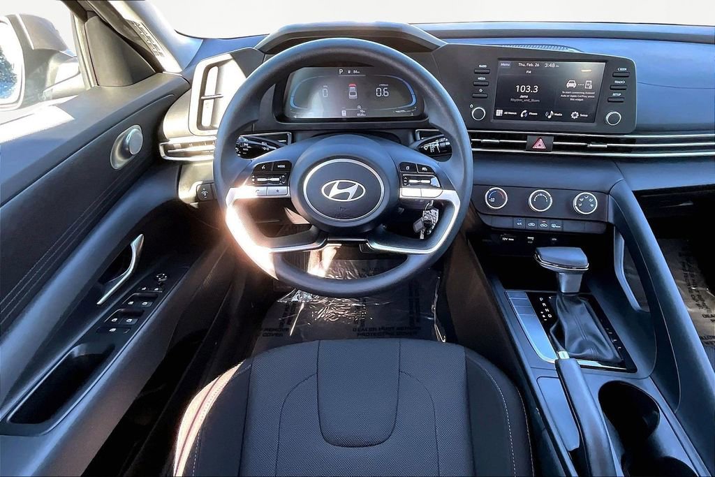 Used 2024 Hyundai Elantra SE image 5
