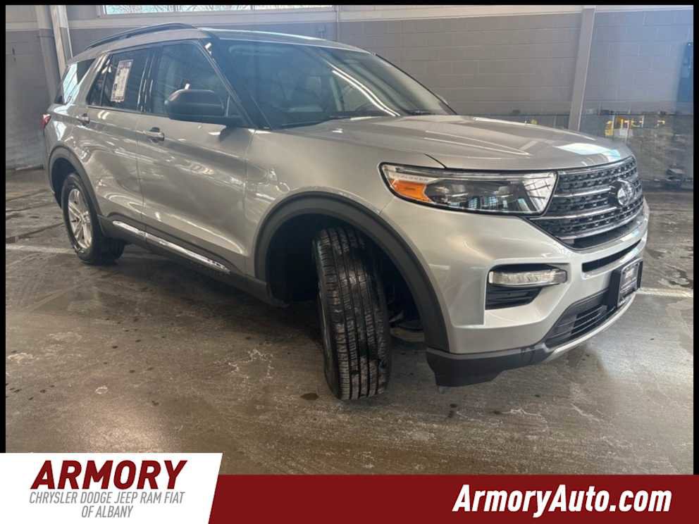 Used 2021 Ford Explorer XLT w/ Equipment Group 202A image 3