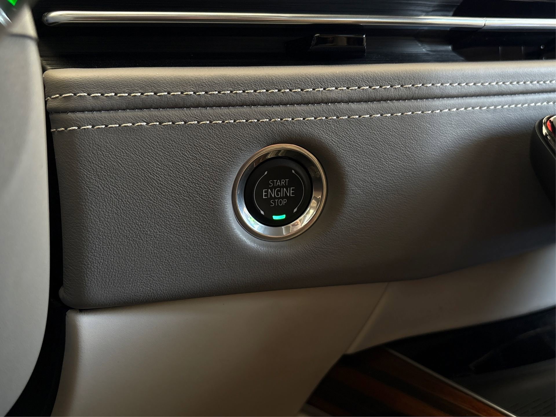 Certified 2025 Cadillac Escalade ESV Sport Platinum AWD/4WD image 29