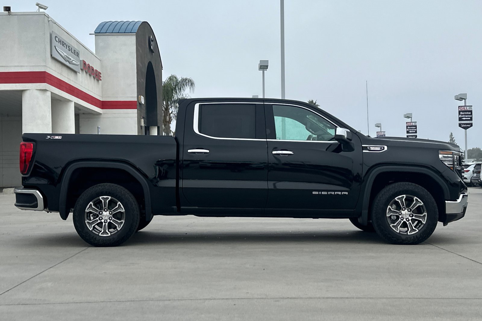 New 2026 GMC Sierra 1500 SLT w/ SLT Convenience Package image 8