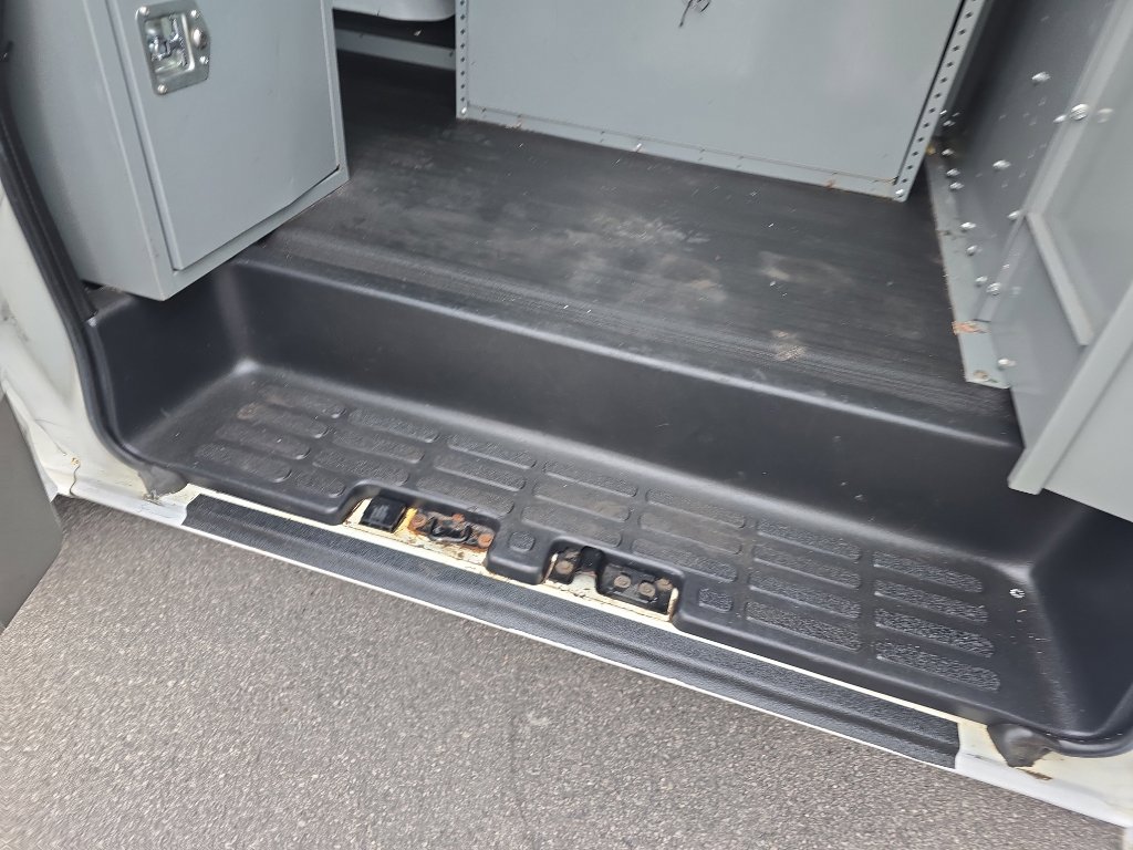 Used 2013 Chevrolet Express 2500 image 15