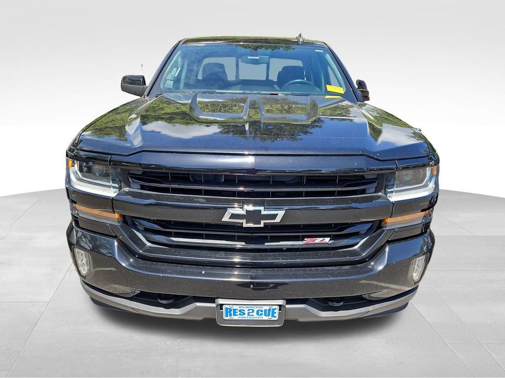 Used 2018 Chevrolet Silverado 1500 LT w/ Midnight Edition image 2