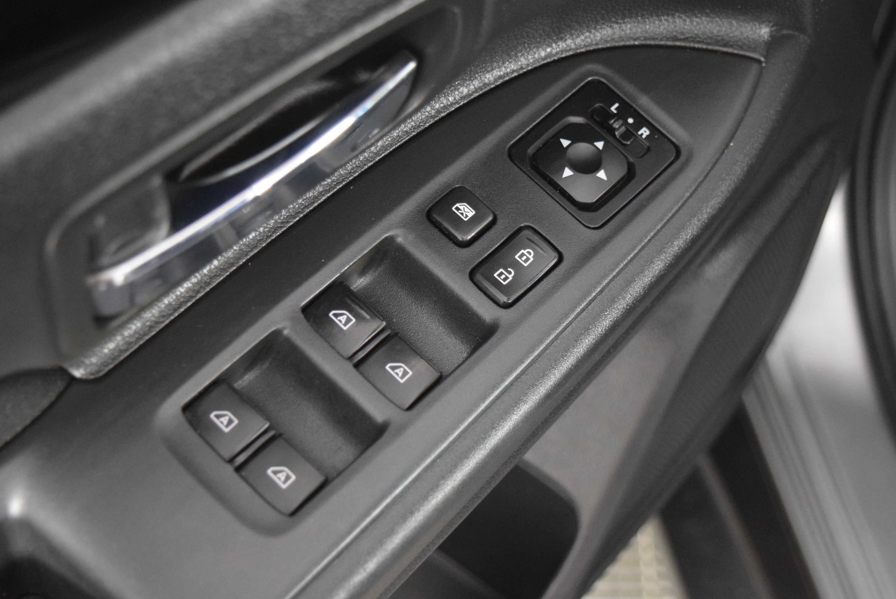 Used 2020 Mitsubishi Outlander ES image 23