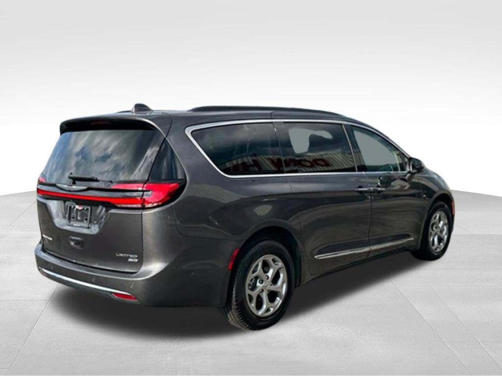 Used 2022 Chrysler Pacifica Limited AWD/4WD image 7