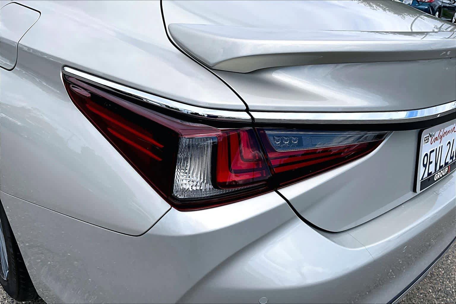 Used 2023 Lexus ES 300h w/ Premium Package FWD image 28
