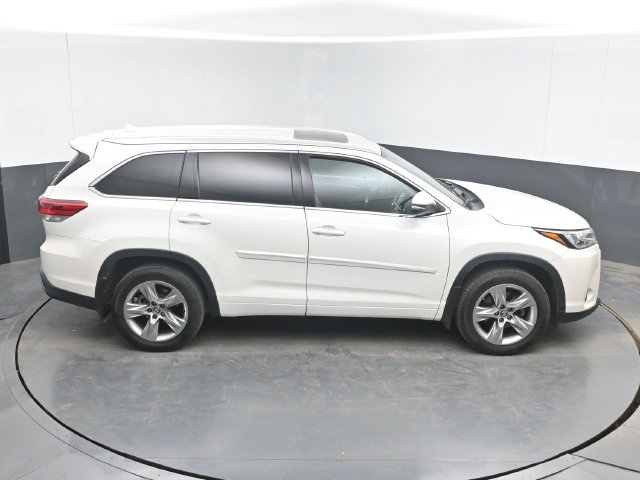 Used 2017 Toyota Highlander Limited AWD/4WD image 26