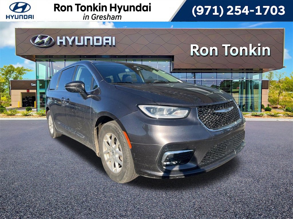 Used 2023 Chrysler Pacifica Touring-L image 1