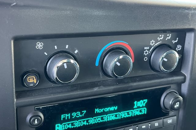 Used 2025 Chevrolet Express 2500 RWD image 27