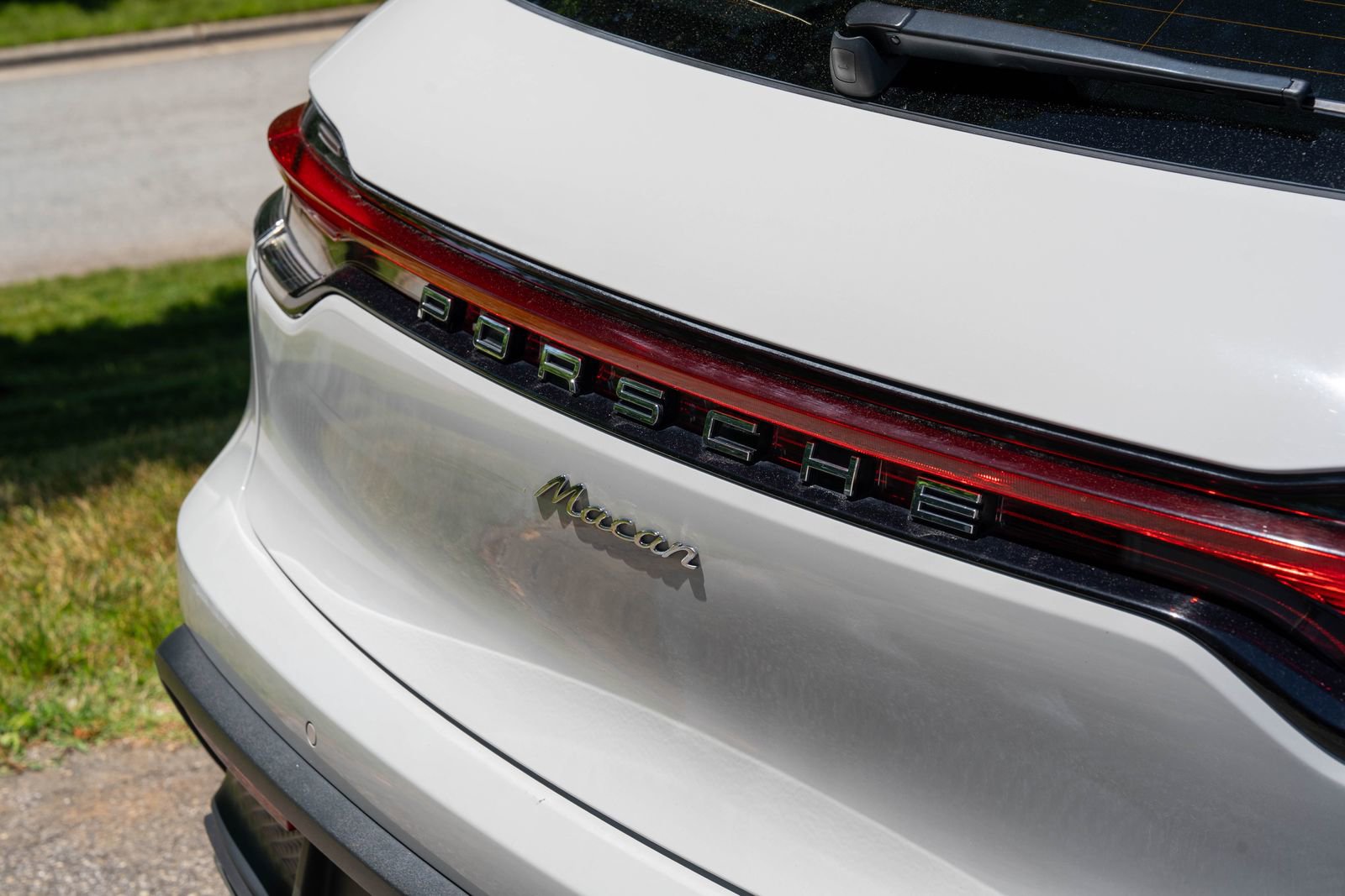 Certified 2023 Porsche Macan AWD/4WD image 15