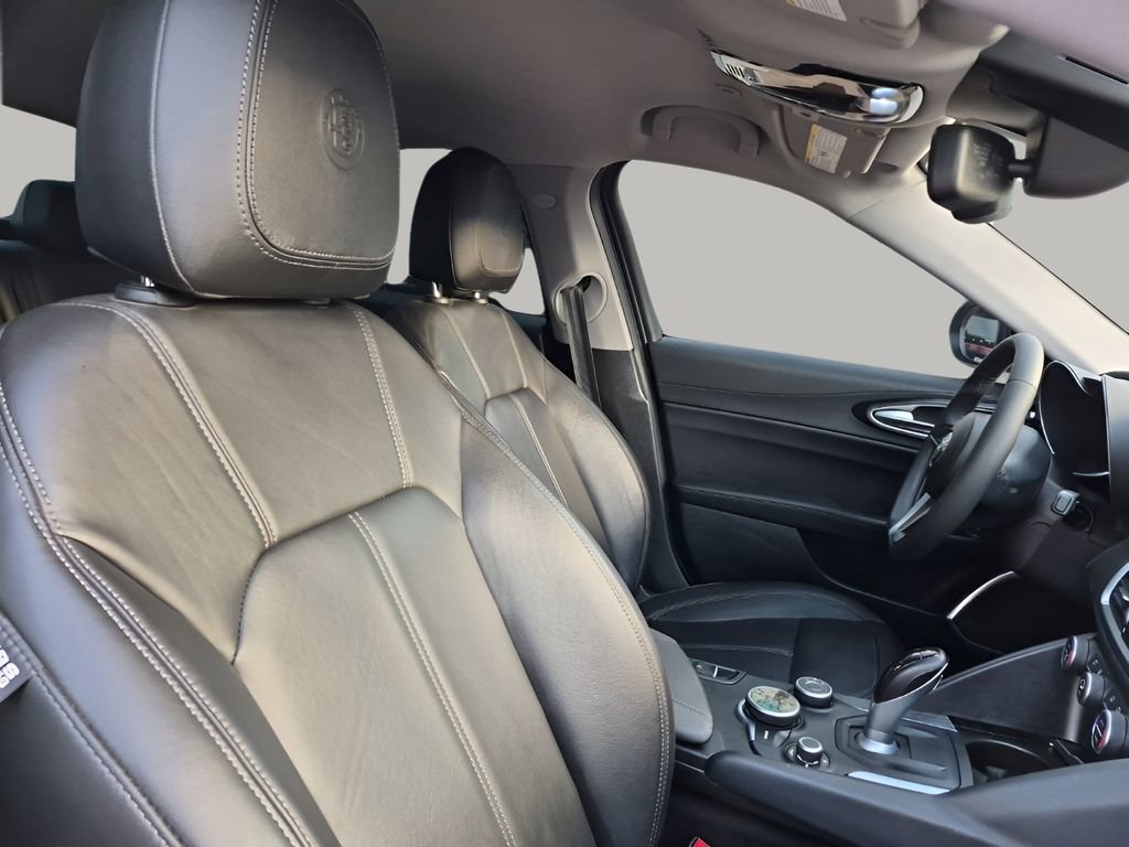 Used 2019 Alfa Romeo Giulia w/ Nero Edizione image 15