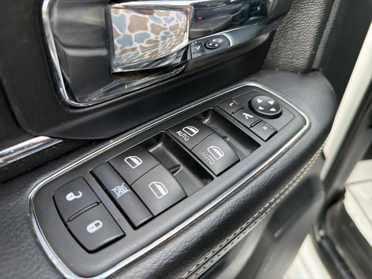 Used 2015 RAM 2500 Laramie AWD/4WD image 12