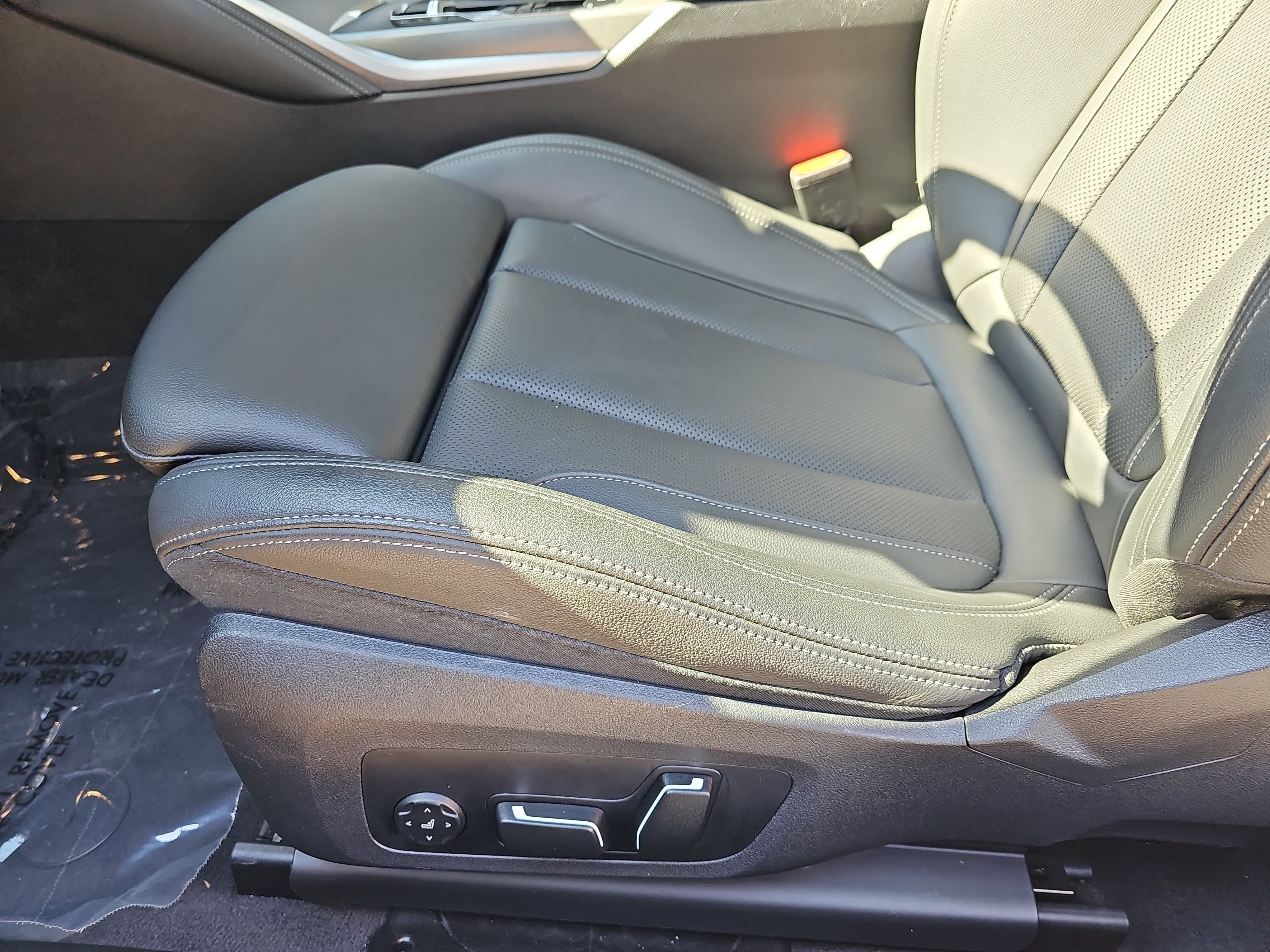 Used 2025 BMW M440i Coupe w/ Premium Package image 30