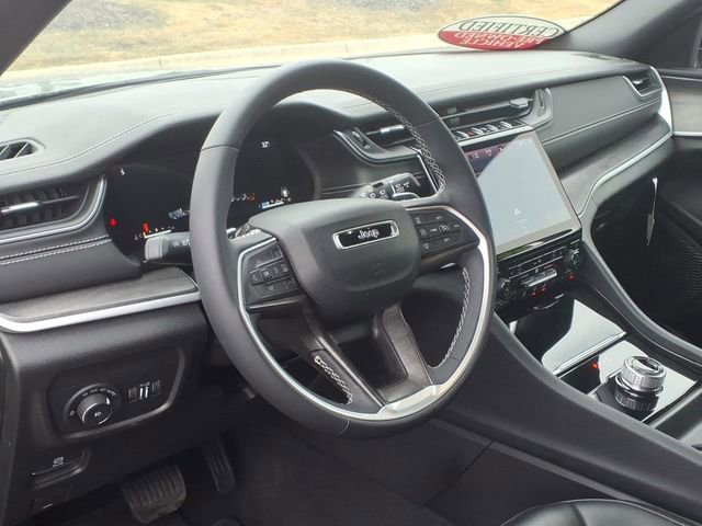Certified 2025 Jeep Grand Cherokee Limited w/ Black Appearance Package RWD image 7