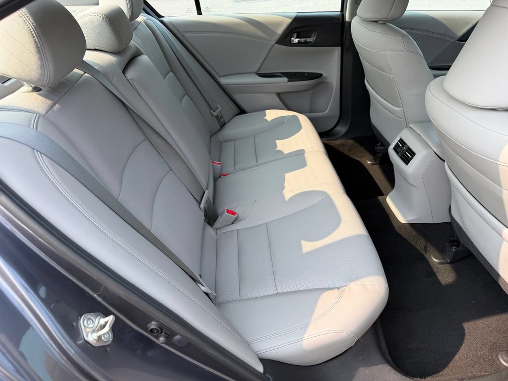 Used 2017 Honda Accord Touring image 18