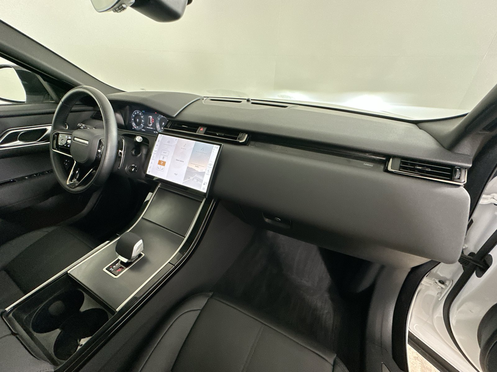 Used 2026 Land Rover Range Rover Velar S AWD/4WD image 44