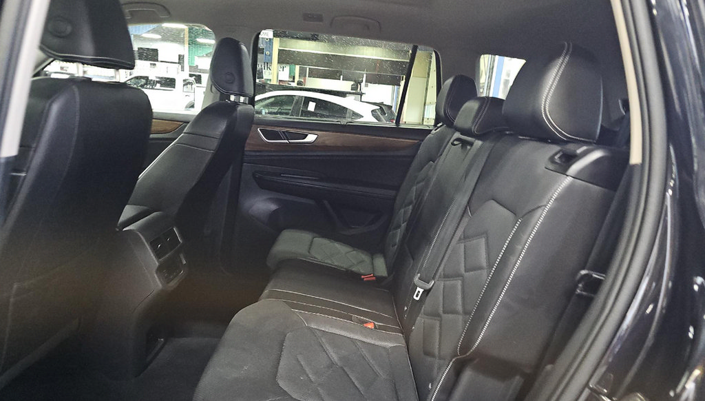 Used 2024 Volkswagen Atlas SE w/ Panoramic Sunroof Package AWD/4WD image 37