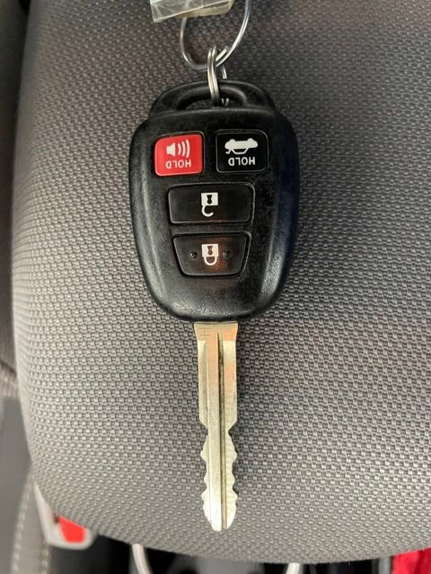 Used 2017 Toyota Corolla LE w/ Carpet Mat Package (TMS) FWD image 22