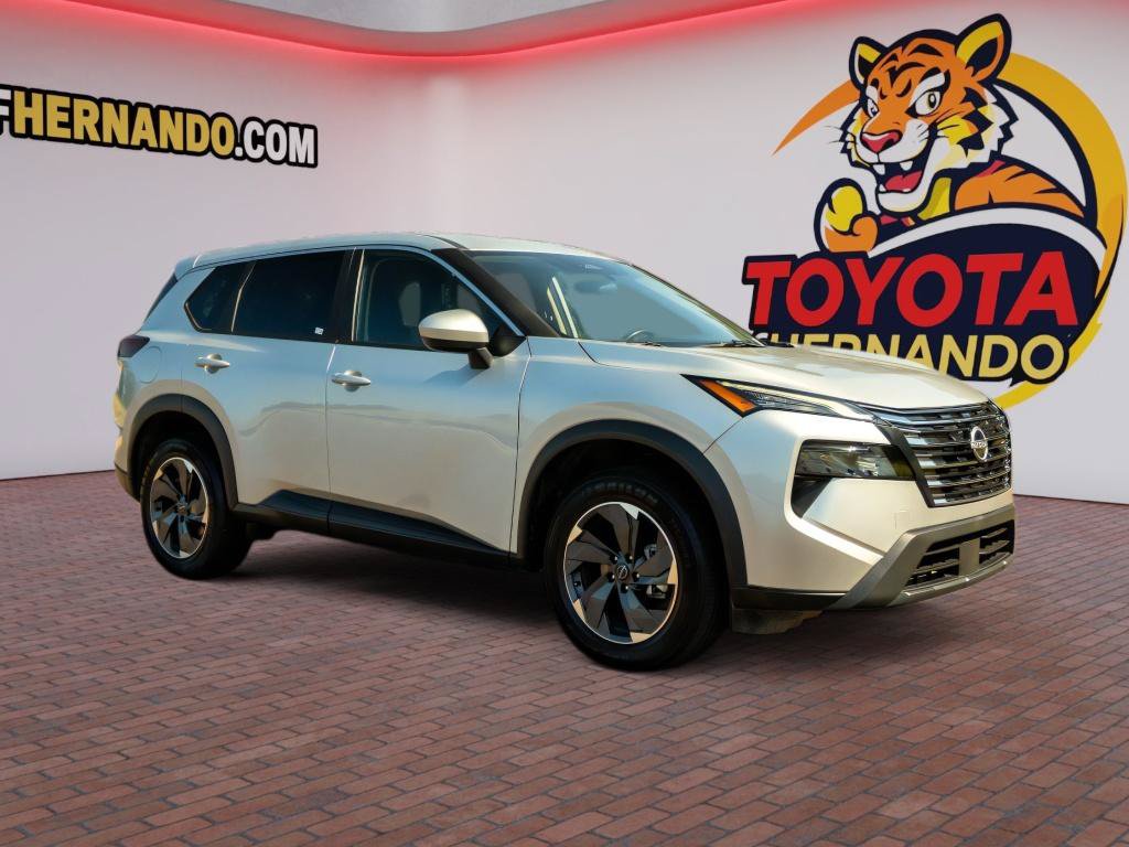Used 2025 Nissan Rogue SV FWD image 3