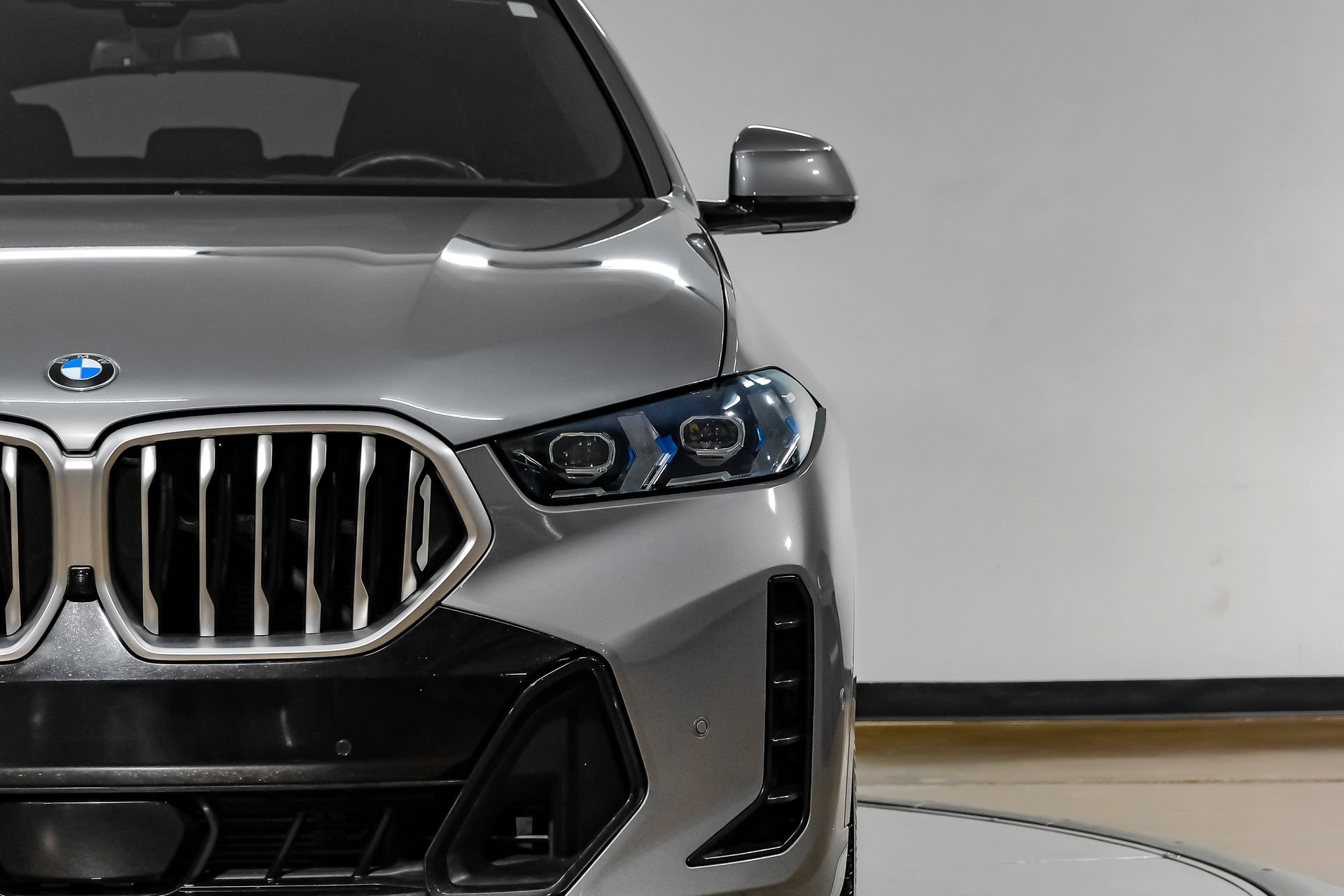 Used 2025 BMW X6 xDrive40i w/ Climate Comfort Package AWD/4WD image 49