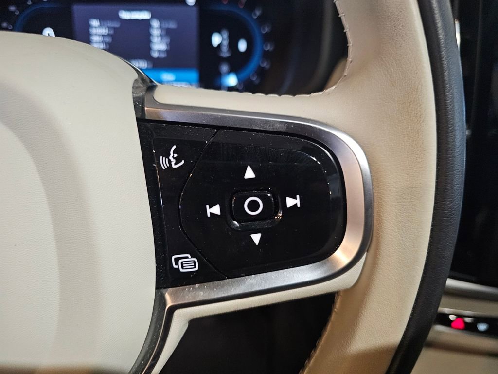 Certified 2025 Volvo V90 B6 Cross Country Plus AWD/4WD image 21