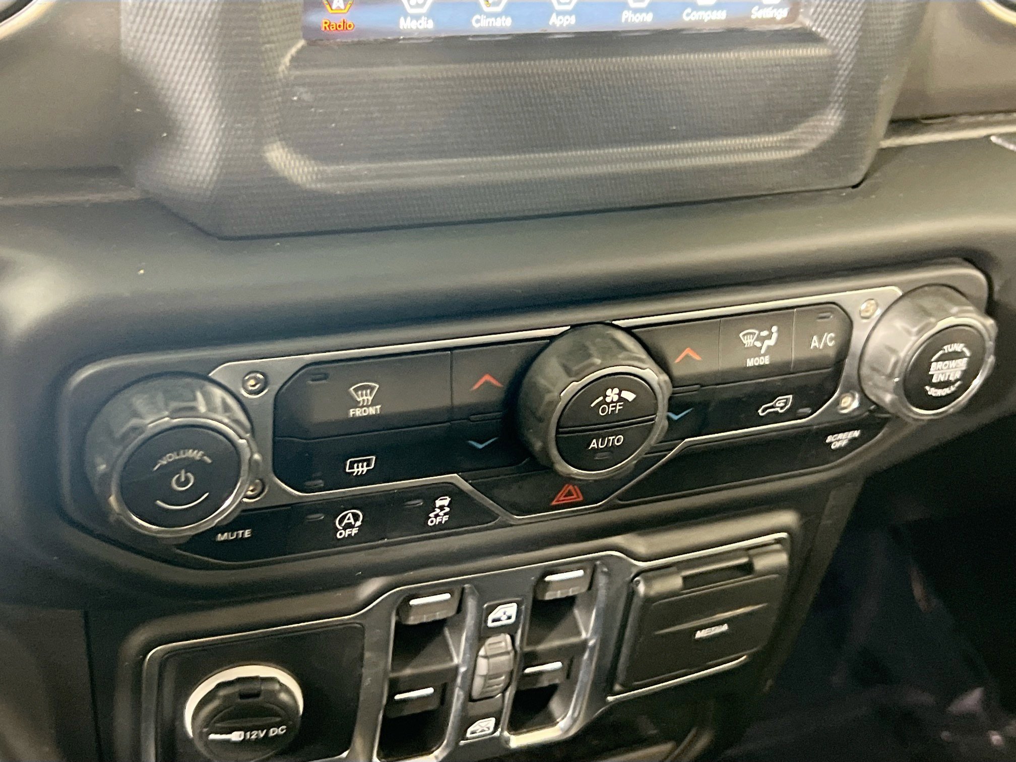 Used 2023 Jeep Wrangler Willys image 15