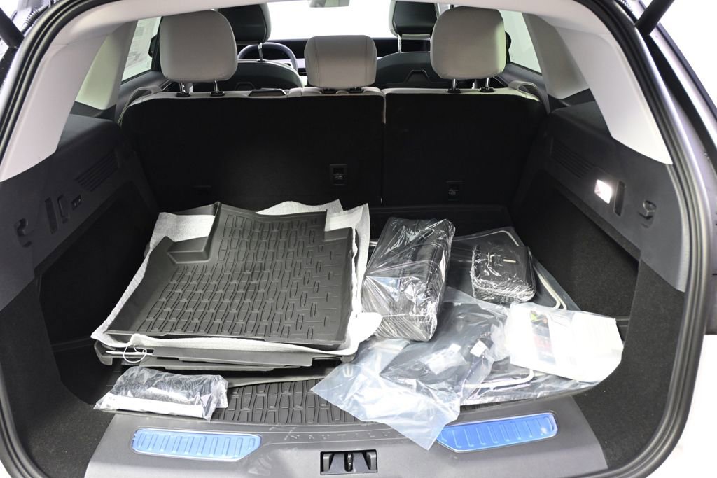 New 2026 Lincoln Nautilus Premier w/ Equipment Group 102A image 19