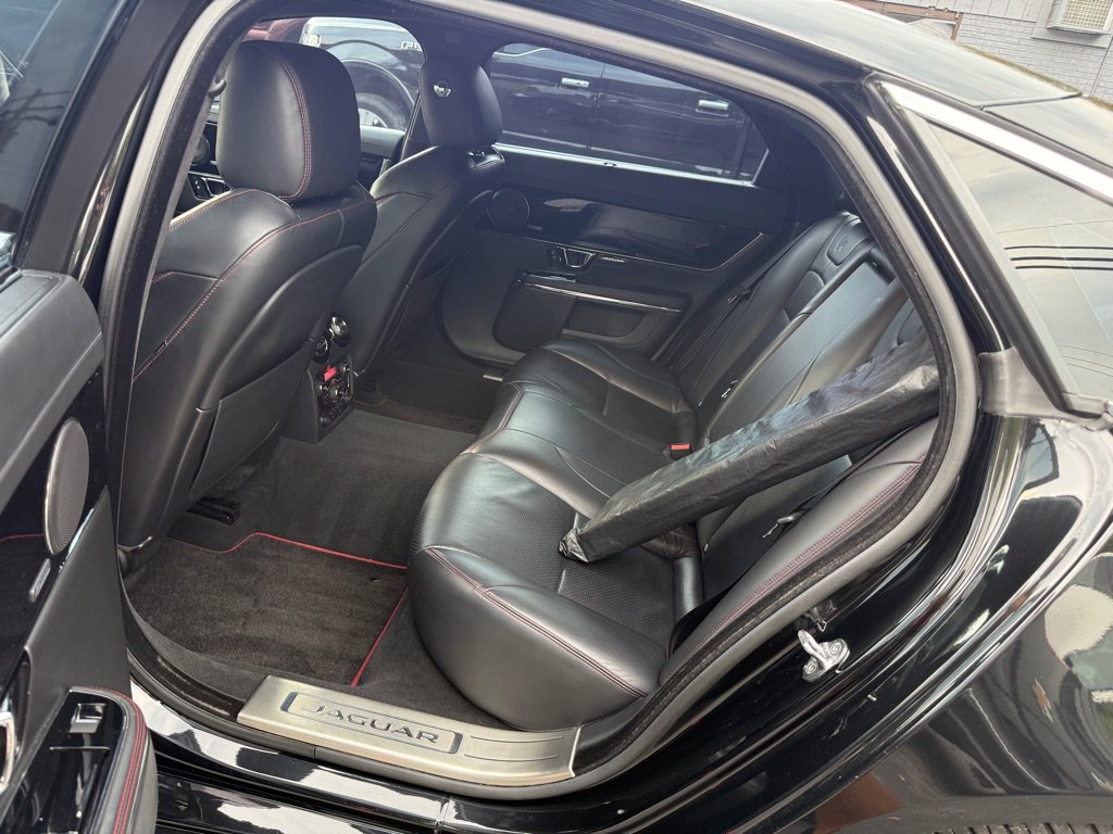 Used 2014 Jaguar XJ R LWB RWD image 62