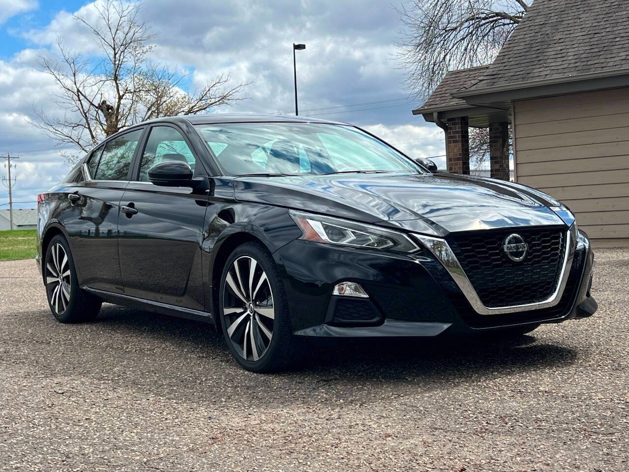 Used 2020 Nissan Altima 2.5 SR w/ Premium Package image 1
