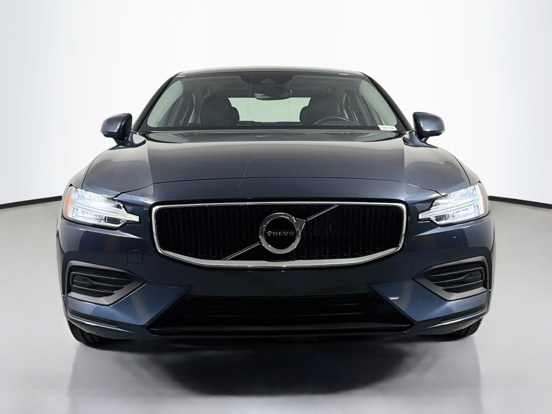 Used 2019 Volvo S60 T5 Momentum w/ Multimedia Package FWD image 2