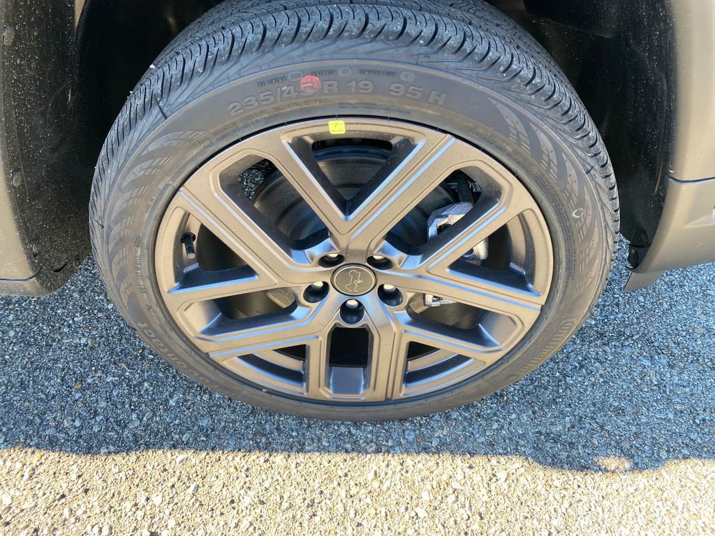 New 2026 Jeep Compass Latitude w/ Sun and Sound Group image 30