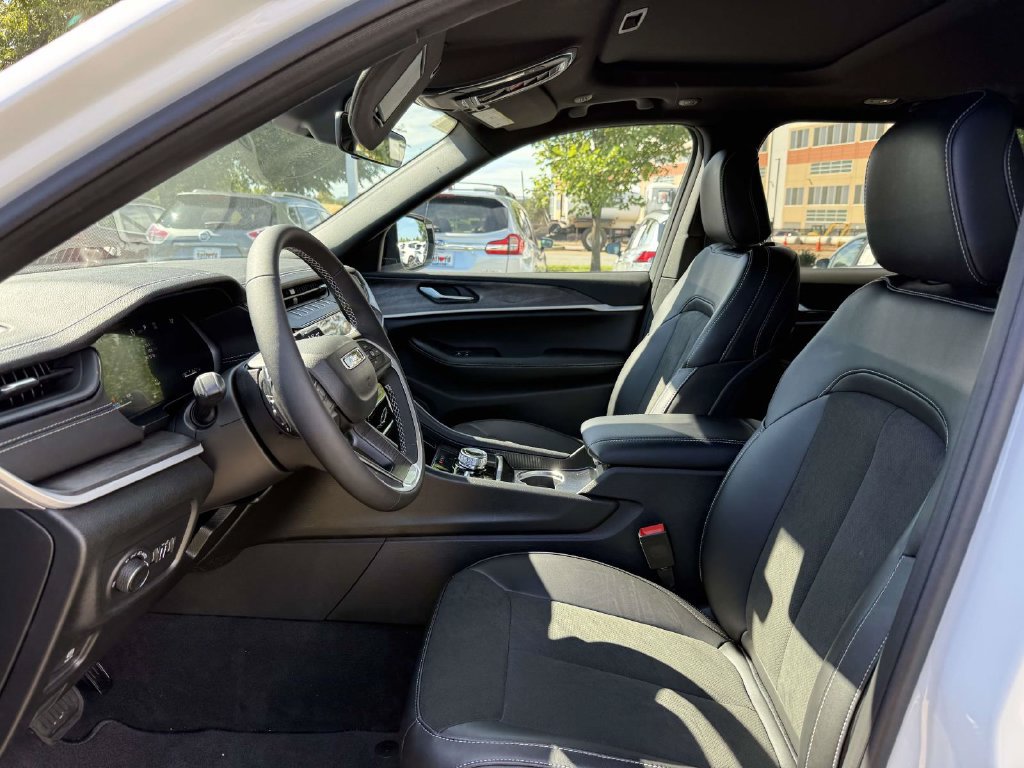 New 2027 Jeep Grand Cherokee Altitude AWD/4WD image 14