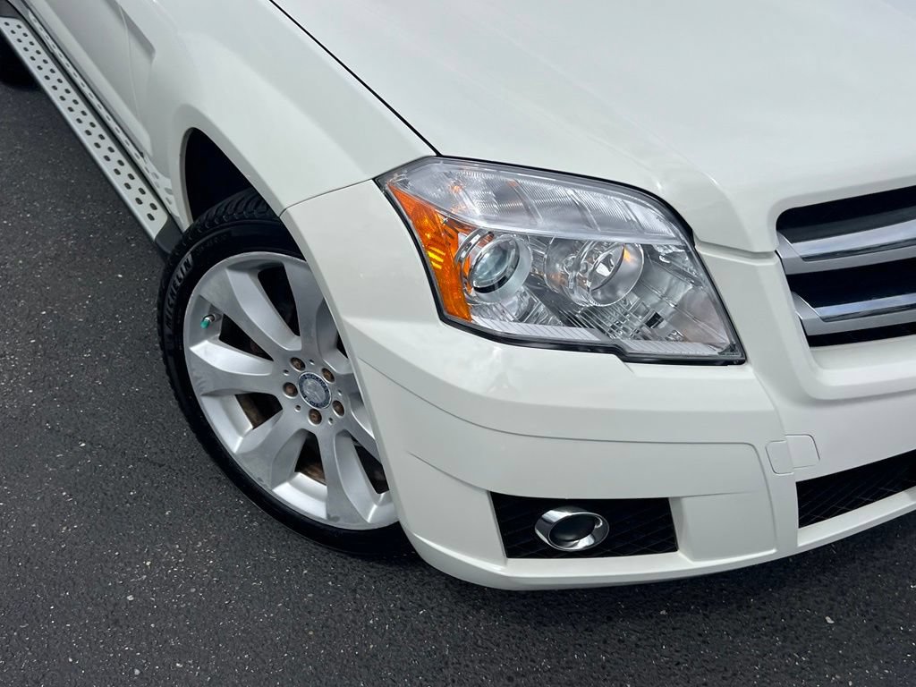 Used 2011 Mercedes-Benz GLK 350 4MATIC image 2