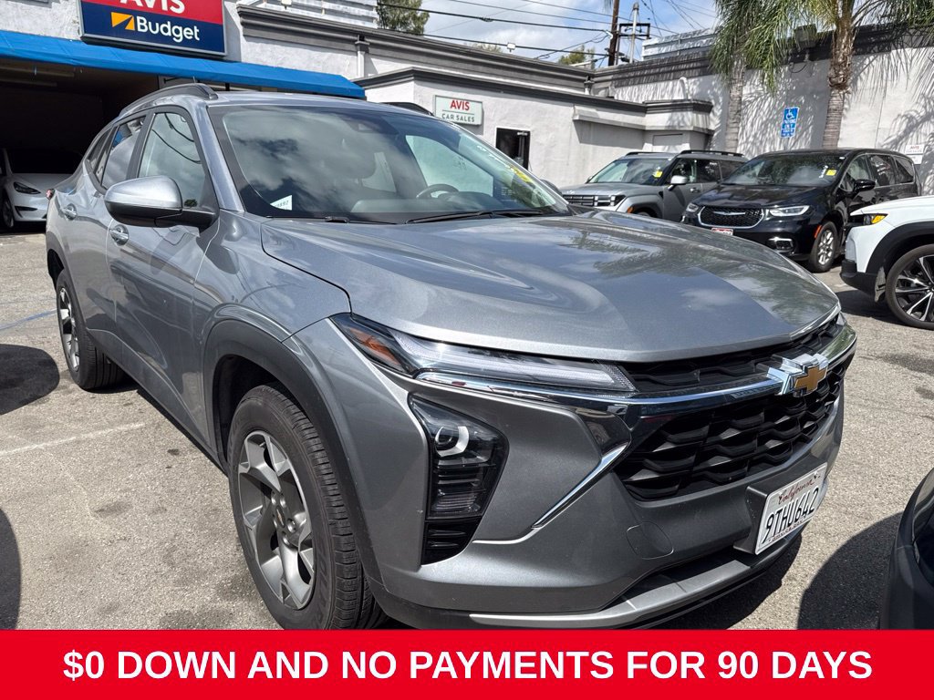 Used 2025 Chevrolet Trax LT w/ LT Convenience Package FWD image 2