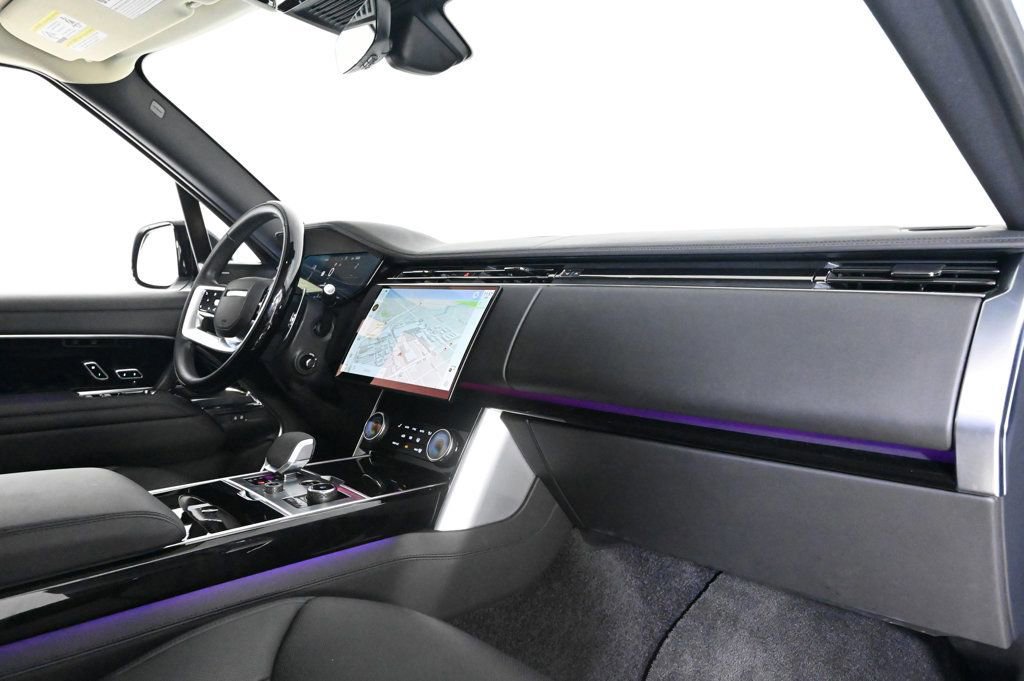 Used 2023 Land Rover Range Rover SE image 15